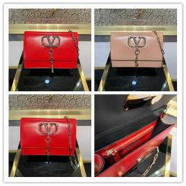 Picture of Valentino Handbags _SKUfw211003495fw